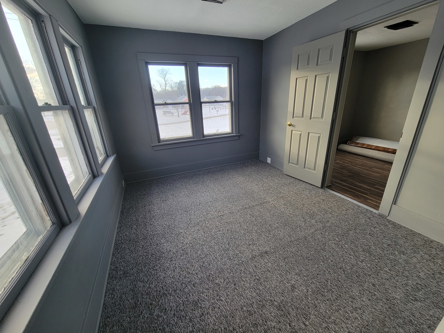 802 Deleon Street Ottawa, IL 61350 - Photo 12 of 22 an empty room with windows