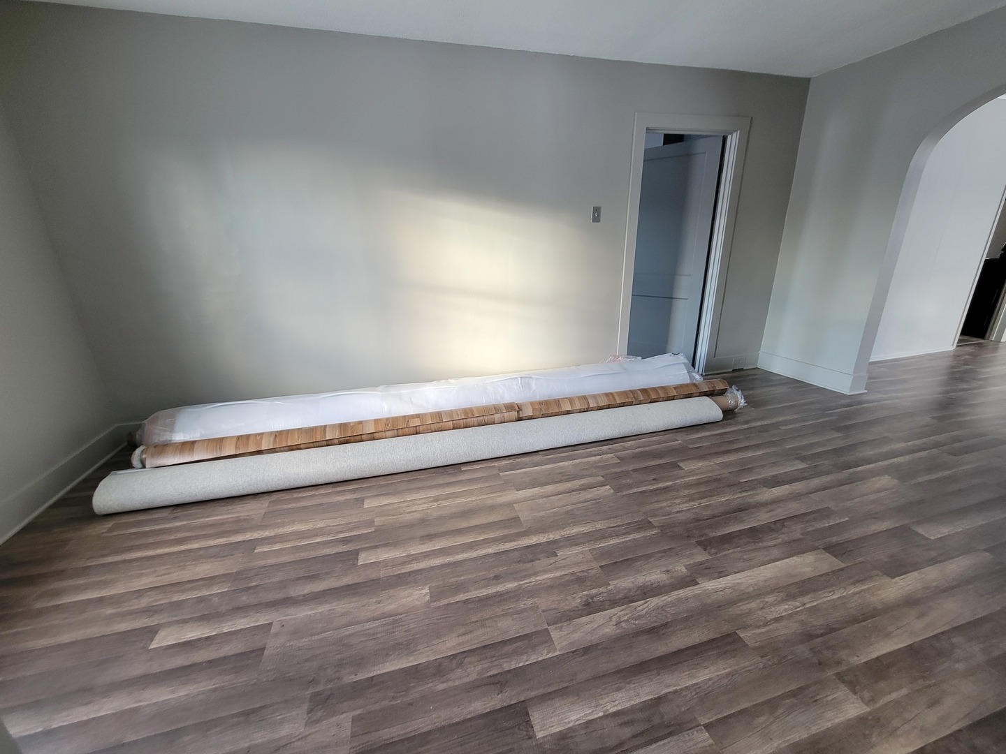 802 Deleon Street Ottawa, IL 61350 - Photo 14 of 22 a view of a room with wooden floor