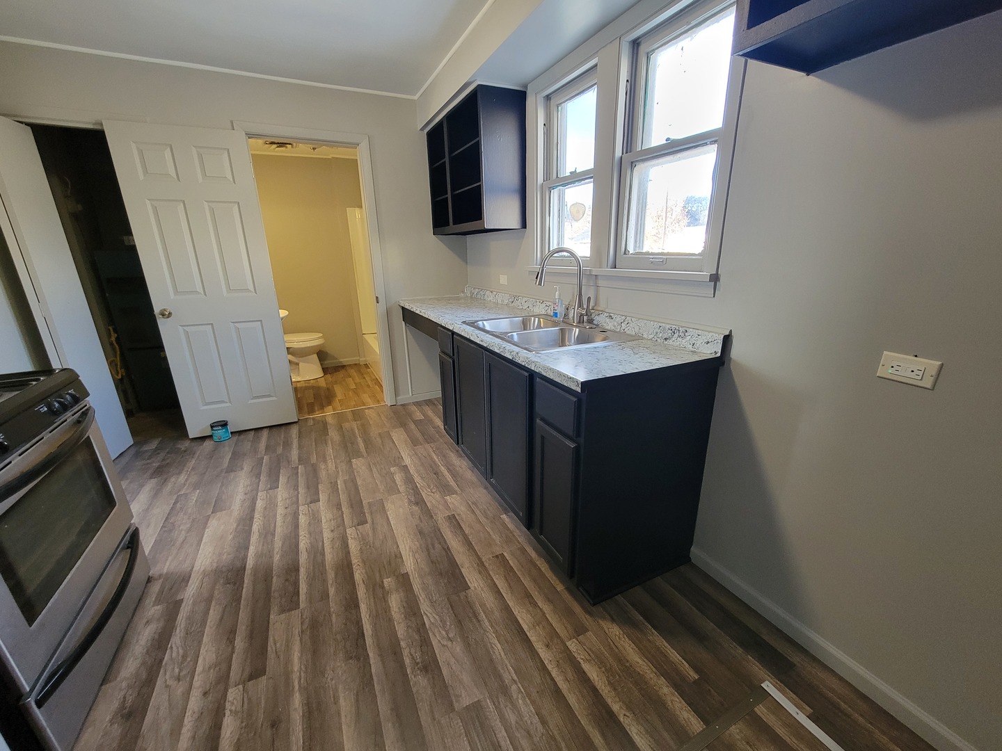 802 Deleon Street Ottawa, IL 61350 - Photo 18 of 22 a bathroom with sink a mirror and a toilet