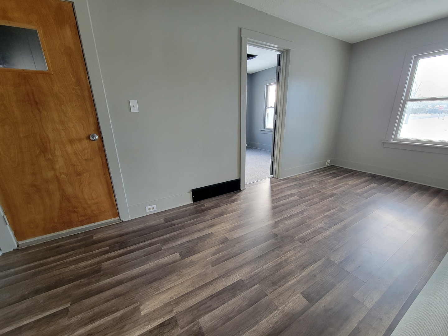 802 Deleon Street Ottawa, IL 61350 - Photo 4 of 22 an empty room with wooden floor and windows