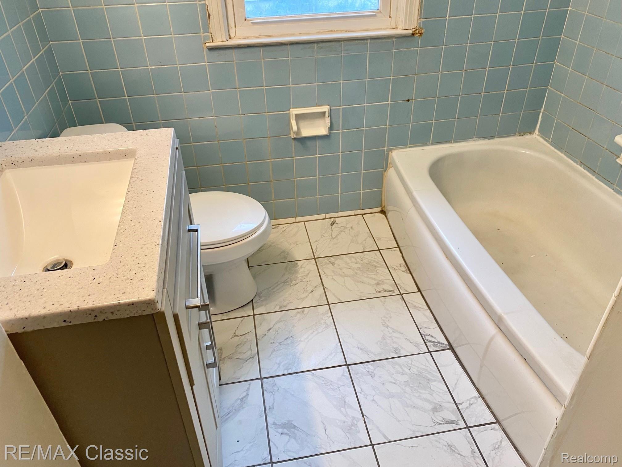 21313 Inkster Road Farmington, MI 48336 - Photo 12 of 19 bathroom.jpg