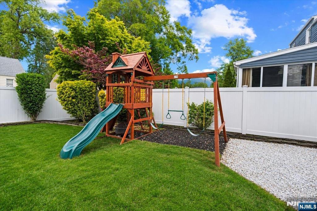 43 Berwyn Place Bergenfield, NJ 07621 - Photo 24 of 31