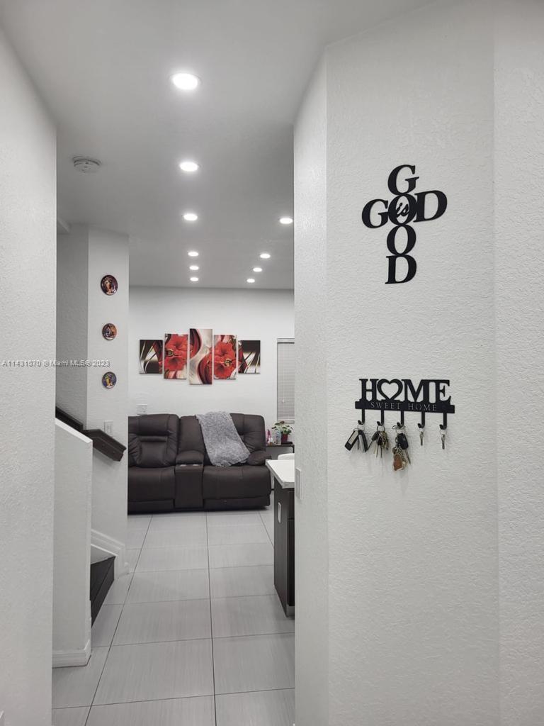 16383 Southwest 44th Terrace Miami, FL 33185 - Photo 4 of 24 a living room with furniture