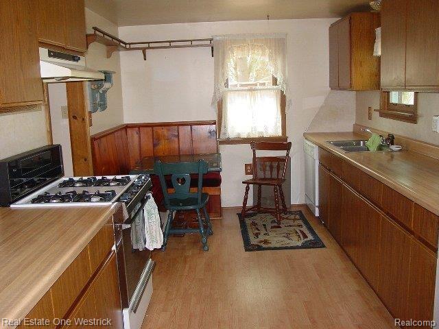 9332 Stone Road Algonac, MI 48001 - Photo 4 of 17 Kitchen