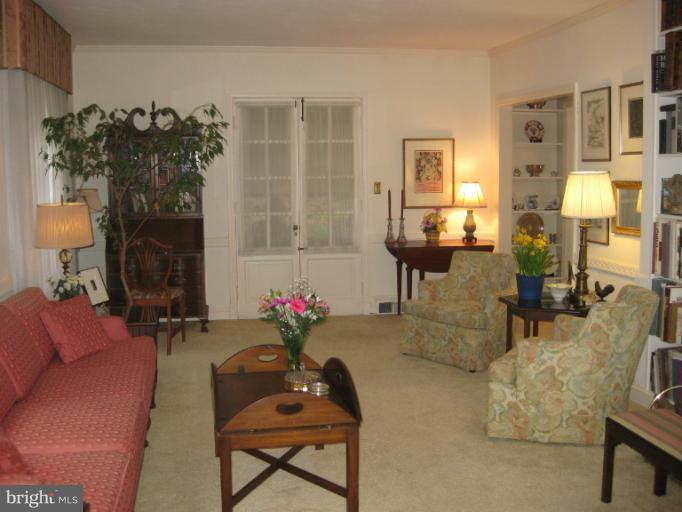 323 South Wind Road Towson, MD 21204 - Photo 17 of 26 Living Room