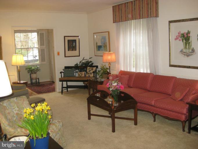 323 South Wind Road Towson, MD 21204 - Photo 9 of 26 Living Room