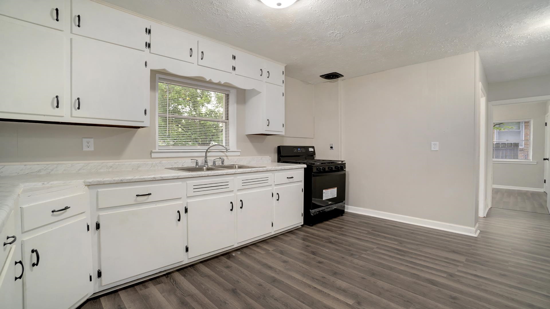 424 Barnum Road Rockford, IL 61109 - Photo 3 of 25 Gallery Image 3
