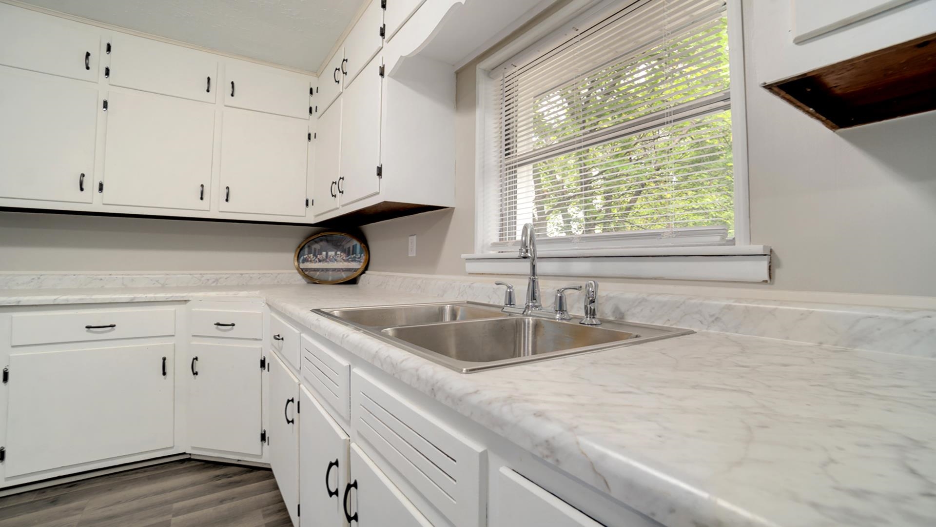 424 Barnum Road Rockford, IL 61109 - Photo 4 of 25 Gallery Image 4