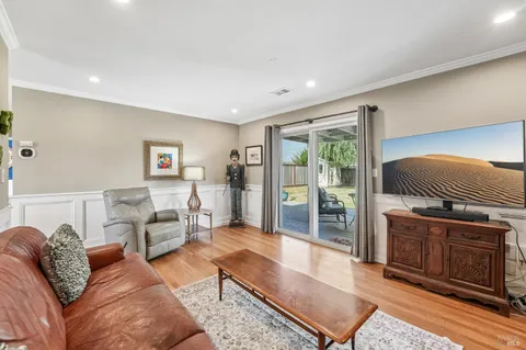 $689,000 | 1295 Marian Way, Petaluma, CA 94954