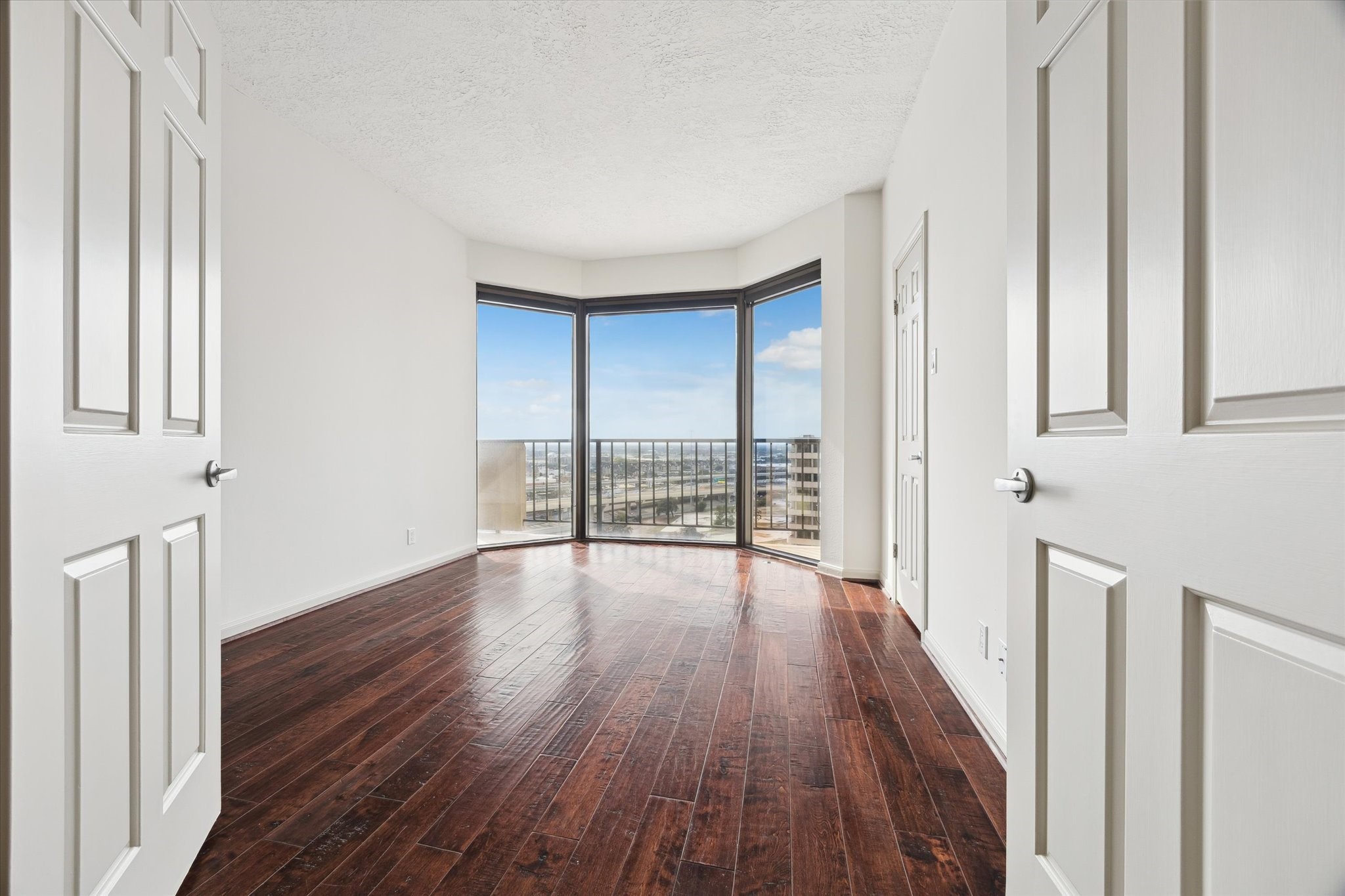 3350 McCue Road, Unit 1501 Houston, TX 77056 - Photo 14 of 38 a view of an empty room with wooden floor and a window