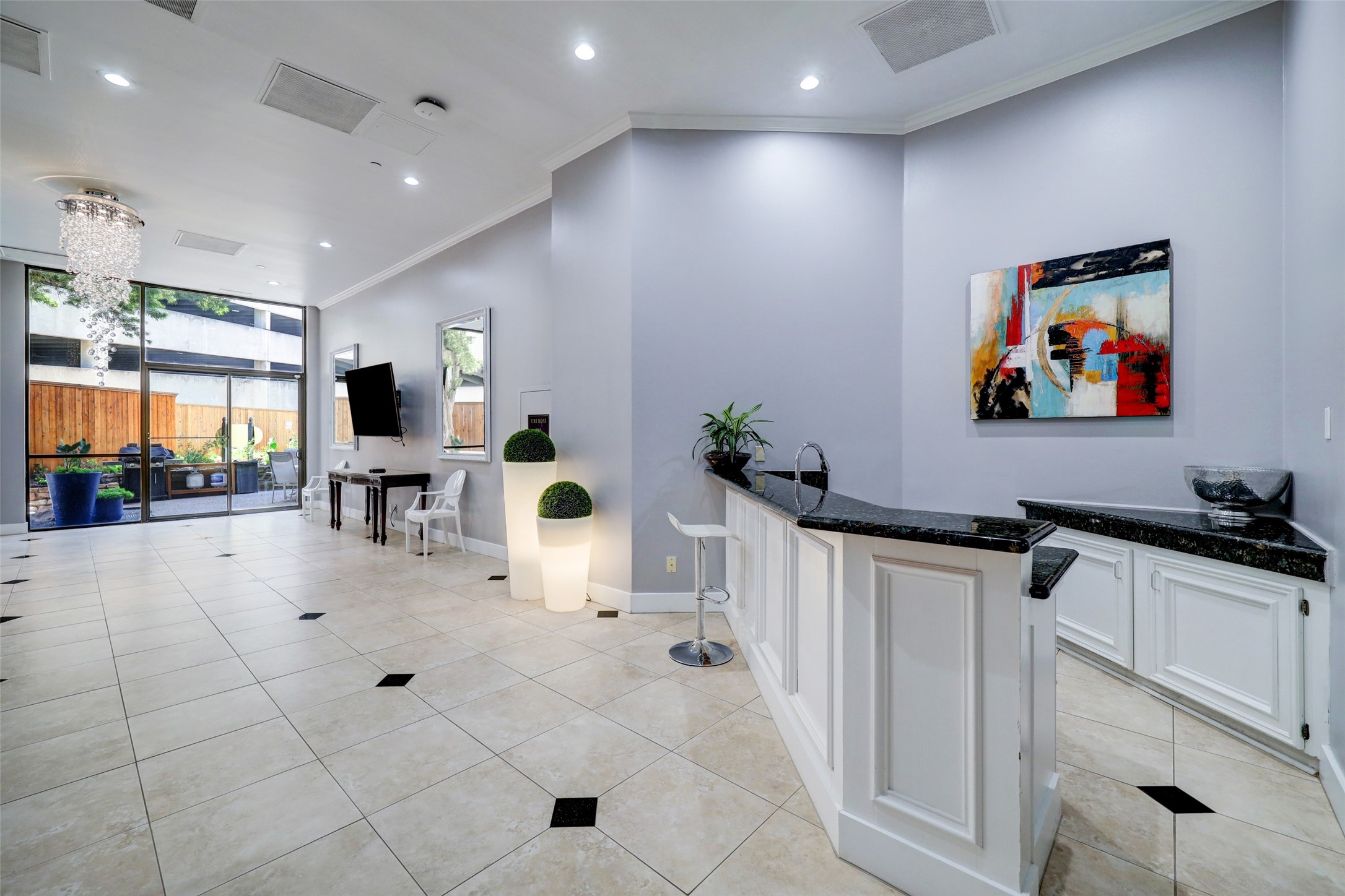 3350 McCue Road, Unit 1501 Houston, TX 77056 - Photo 29 of 38 a view of living room with furniture and flat screen tv