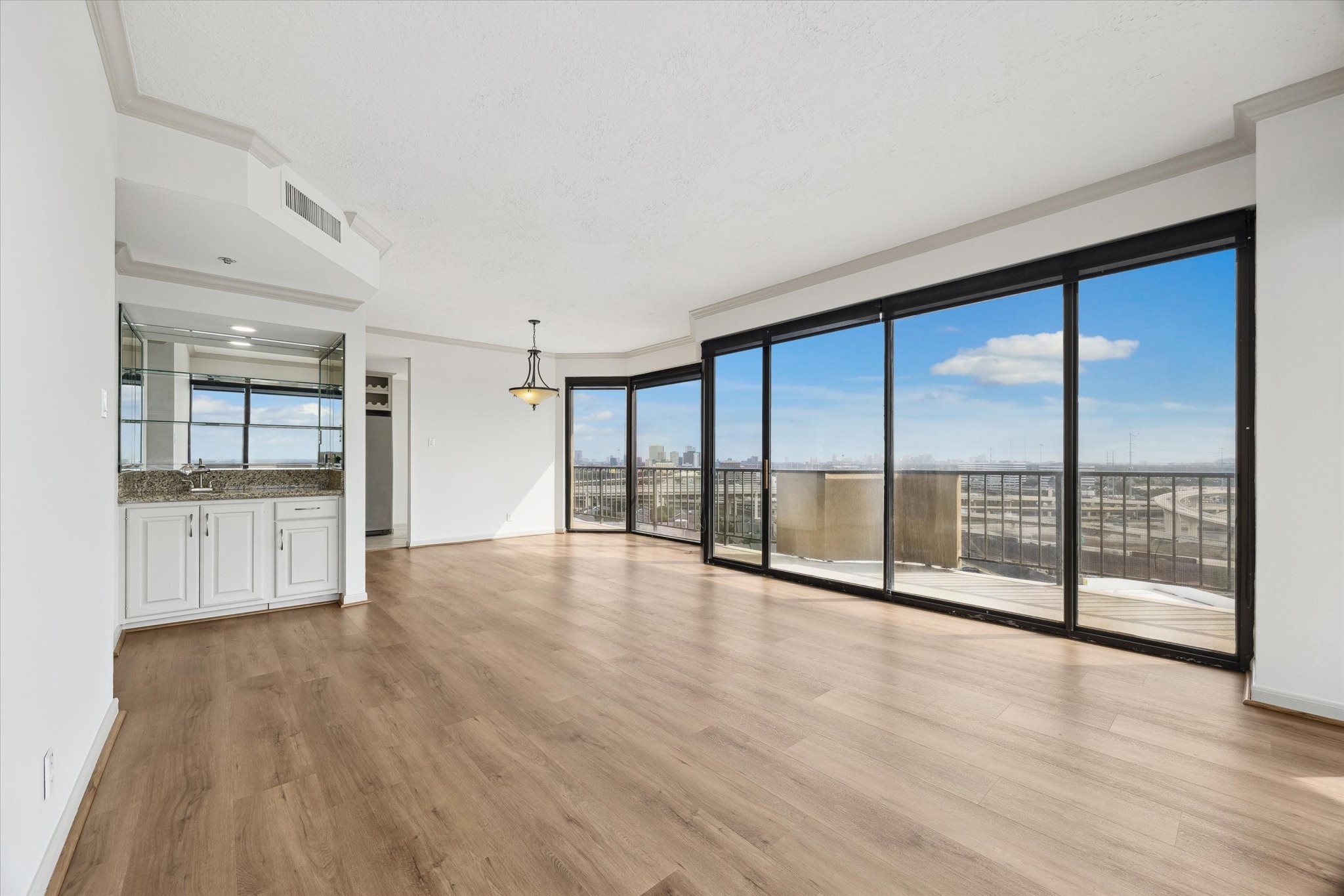 3350 McCue Road, Unit 1501 Houston, TX 77056 - Photo 4 of 38 a view of an empty room with wooden floor and a window