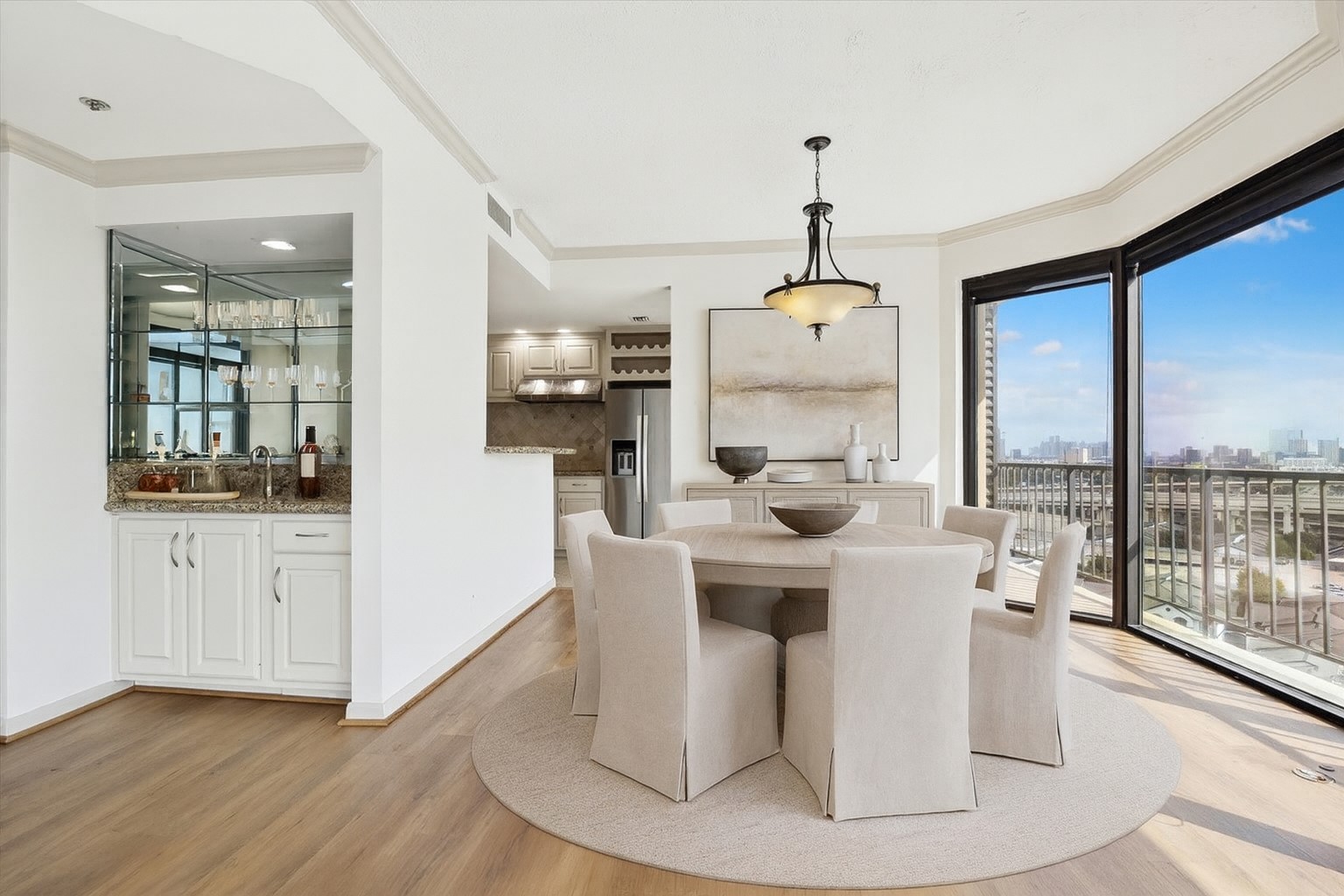 3350 McCue Road, Unit 1501 Houston, TX 77056 - Photo 5 of 38 a living room with kitchen island furniture and a chandelier