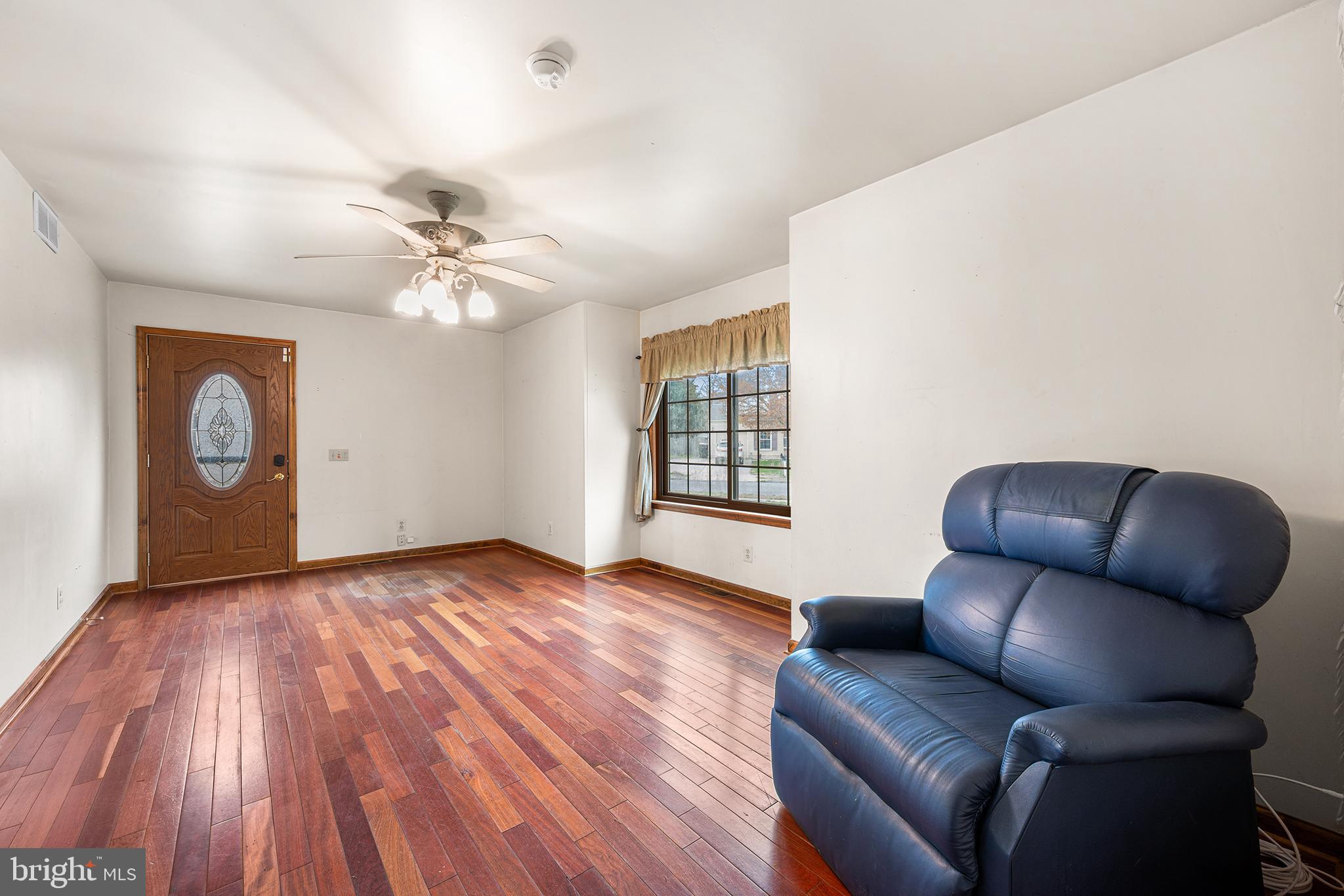 6 Tiffany Place Sicklerville, NJ 08081 - Photo 6 of 33 a living room with furniture and wooden floor