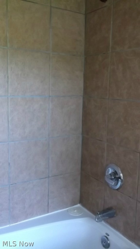 1085 Krumroy Road Akron, OH 44306 - Photo 22 of 25