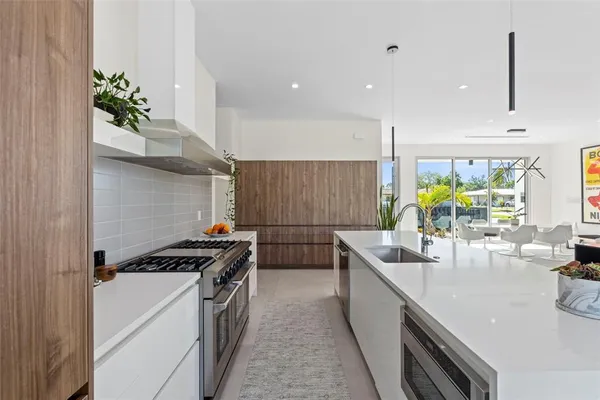 $1,899,000 | 1304 Indian Rocks Road, Belleair, FL 33756