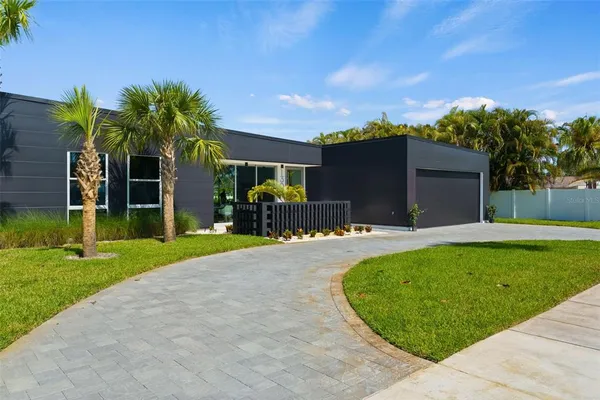 $1,899,000 | 1304 Indian Rocks Road, Belleair, FL 33756