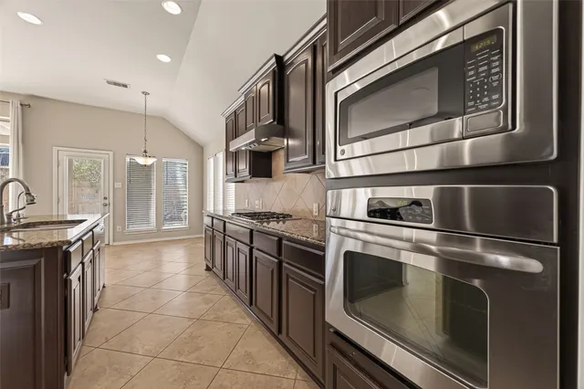 $2,975 | 13612 Evening Wind Drive, Pearland, TX 77584