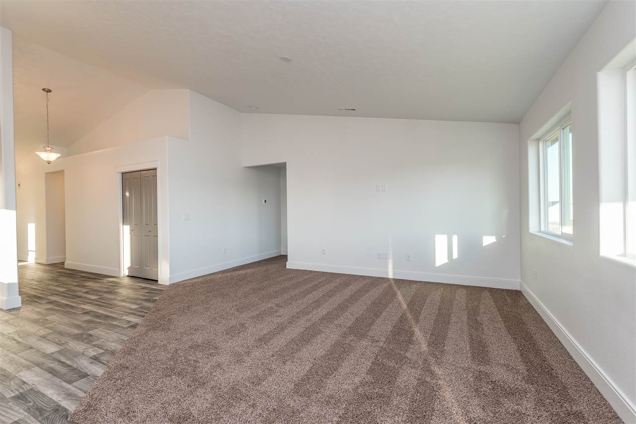 724 South Grady Road Spokane Valley, WA 99016 - Photo 8 of 19