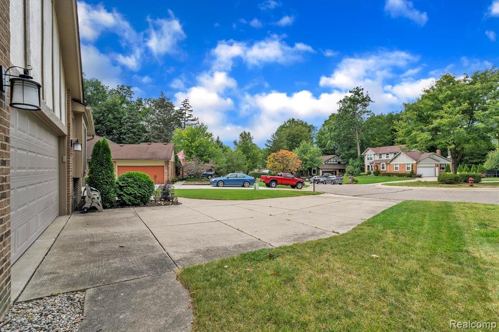 2147 Hickory Leaf Court North Rochester, MI 48309 - Photo 2 of 69