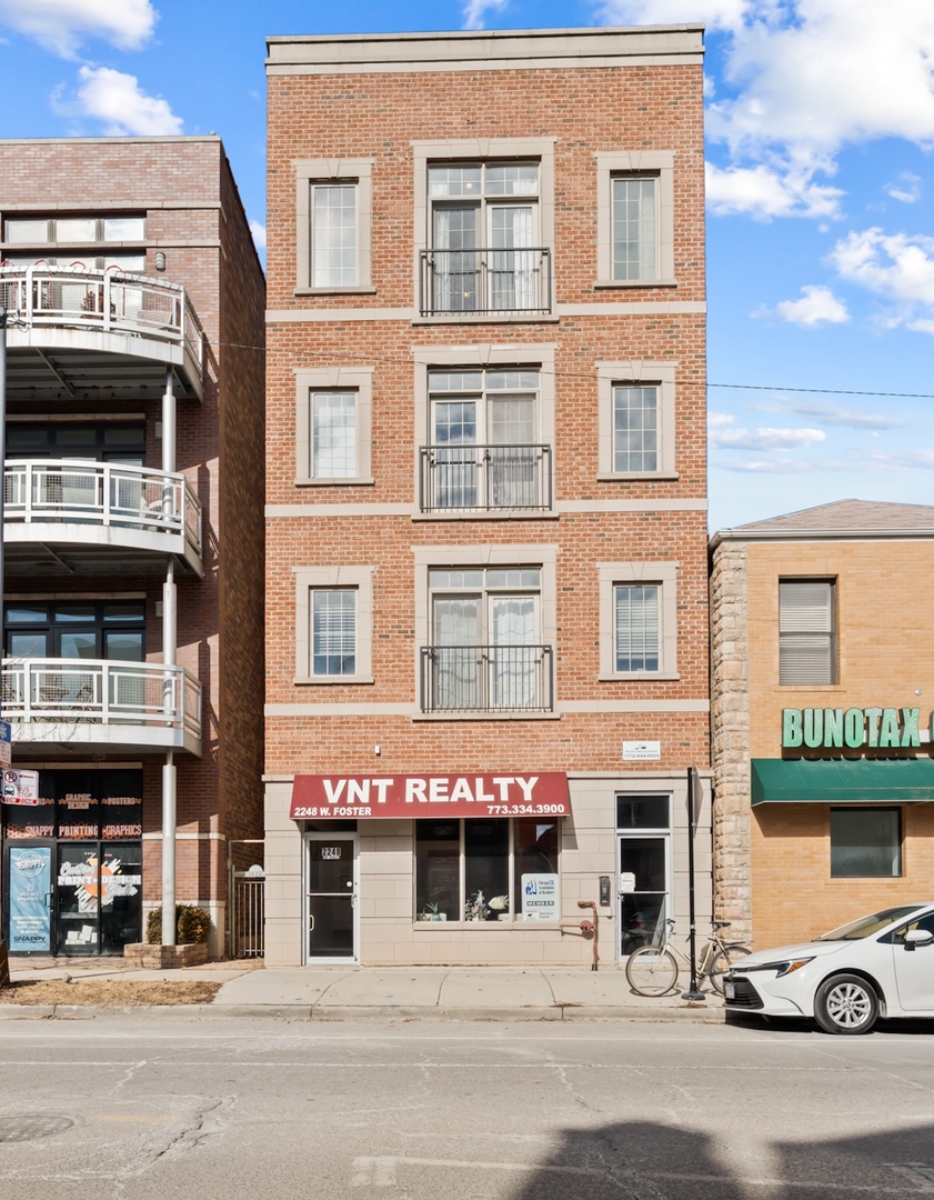 2248 West Foster Avenue, Unit 4 Chicago, IL 60625 - Photo 1 of 23