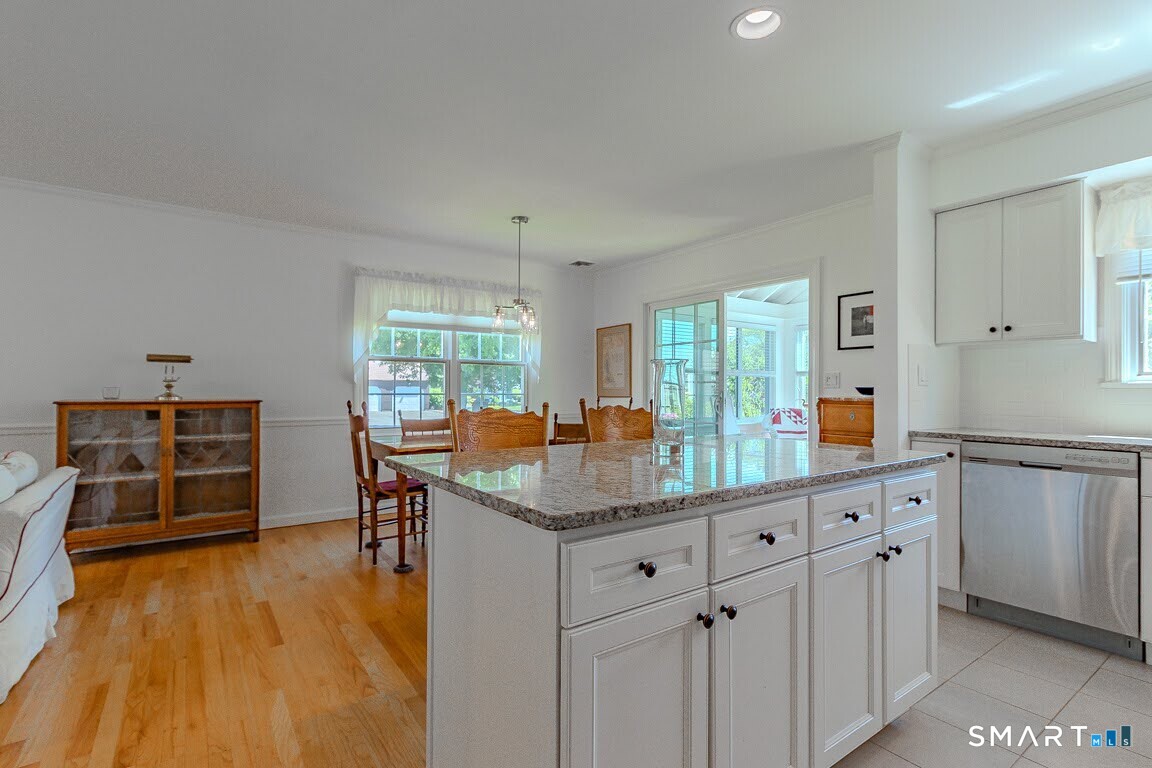 5 Thelbridge Street, Unit 5 Madison, CT 06443 - Photo 6 of 37