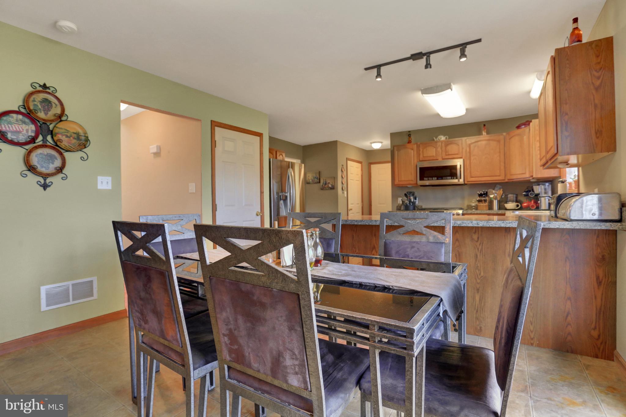 905 Silver Lake Road Lewisberry, PA 17339 - Photo 11 of 54 Kitchen - level 1