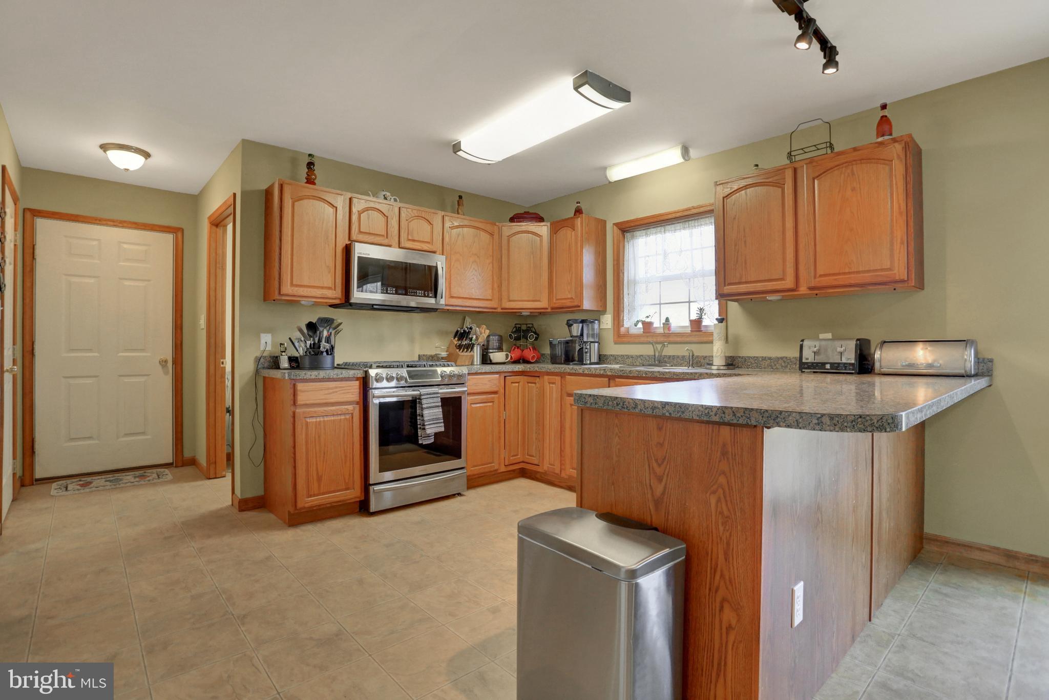 905 Silver Lake Road Lewisberry, PA 17339 - Photo 13 of 54 Kitchen - level 1
