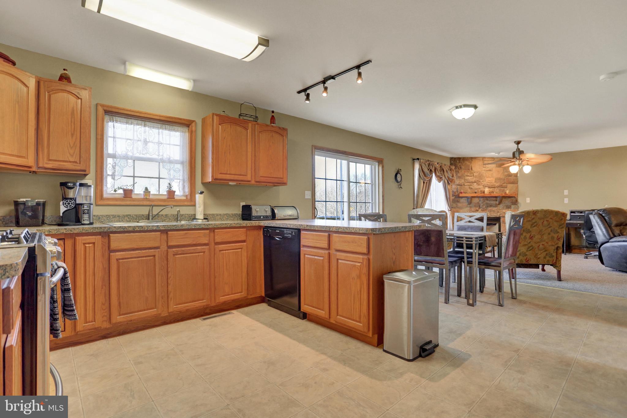 905 Silver Lake Road Lewisberry, PA 17339 - Photo 15 of 54 Kitchen - level 1