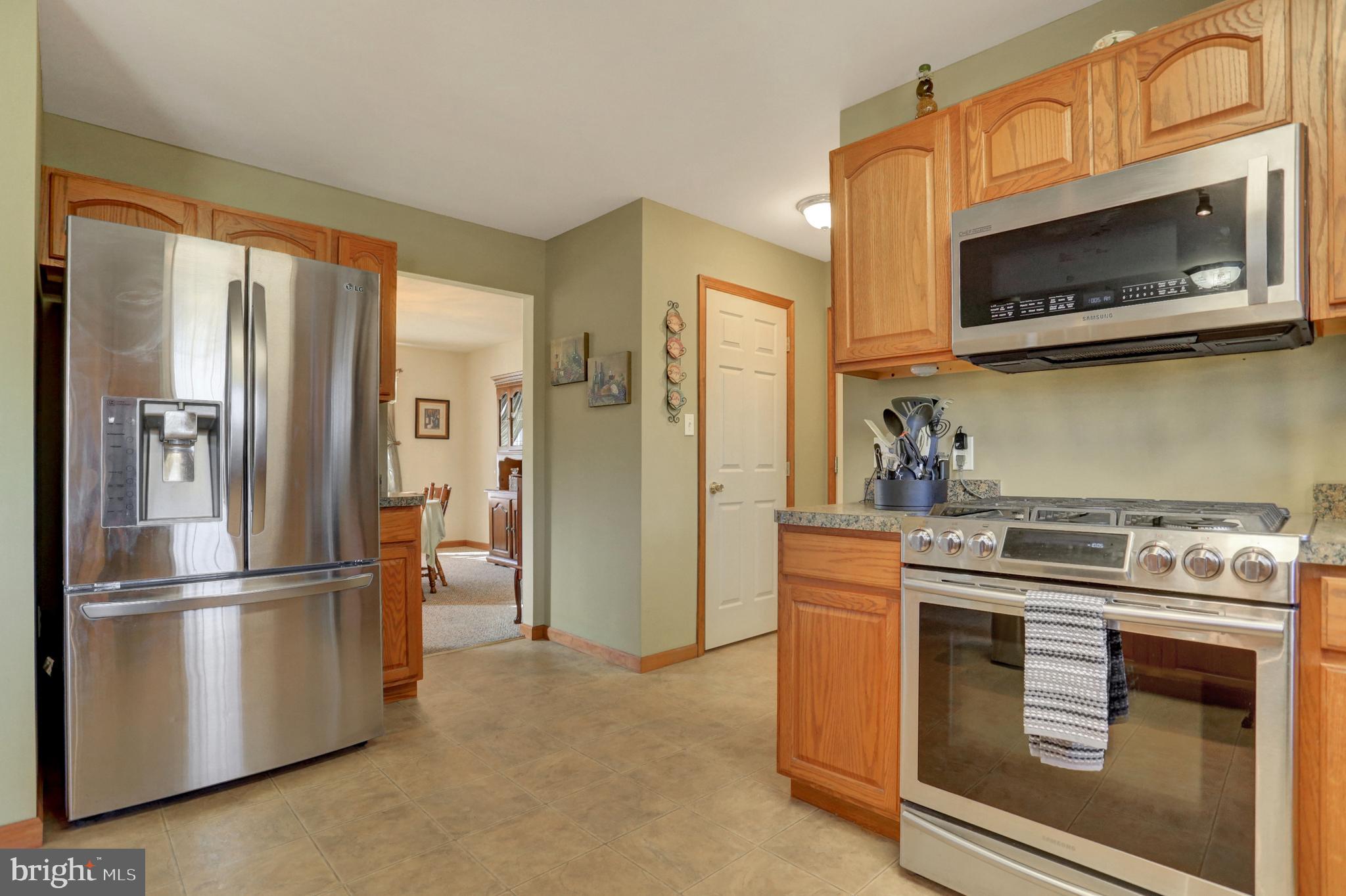 905 Silver Lake Road Lewisberry, PA 17339 - Photo 16 of 54 Kitchen - level 1