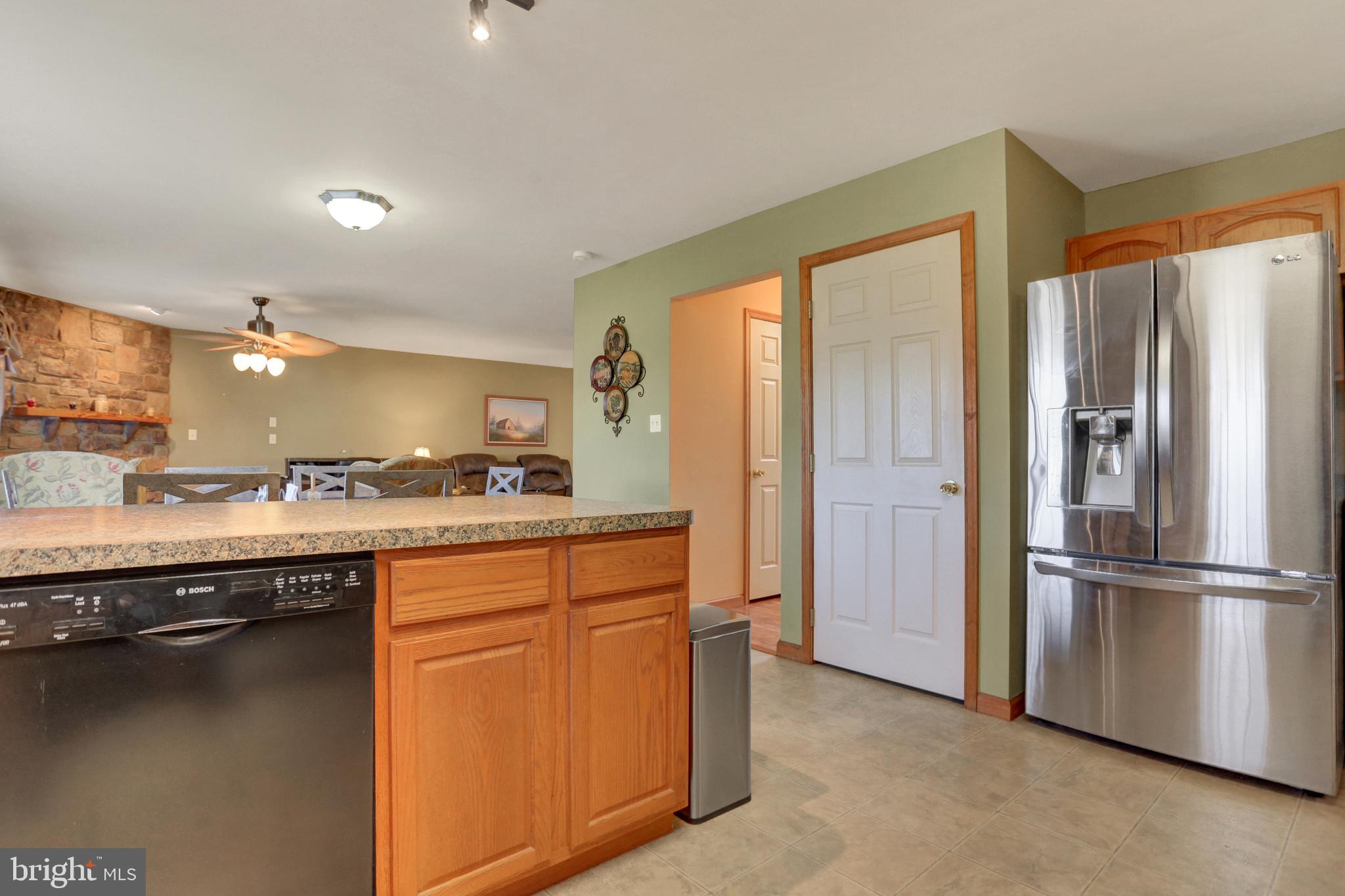 905 Silver Lake Road Lewisberry, PA 17339 - Photo 17 of 54 Kitchen - level 1