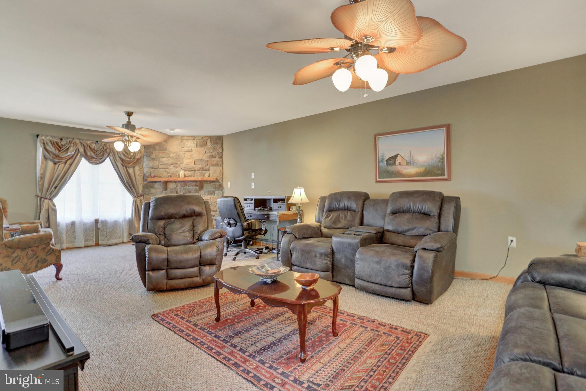 905 Silver Lake Road Lewisberry, PA 17339 - Photo 18 of 54 Living room - level 1