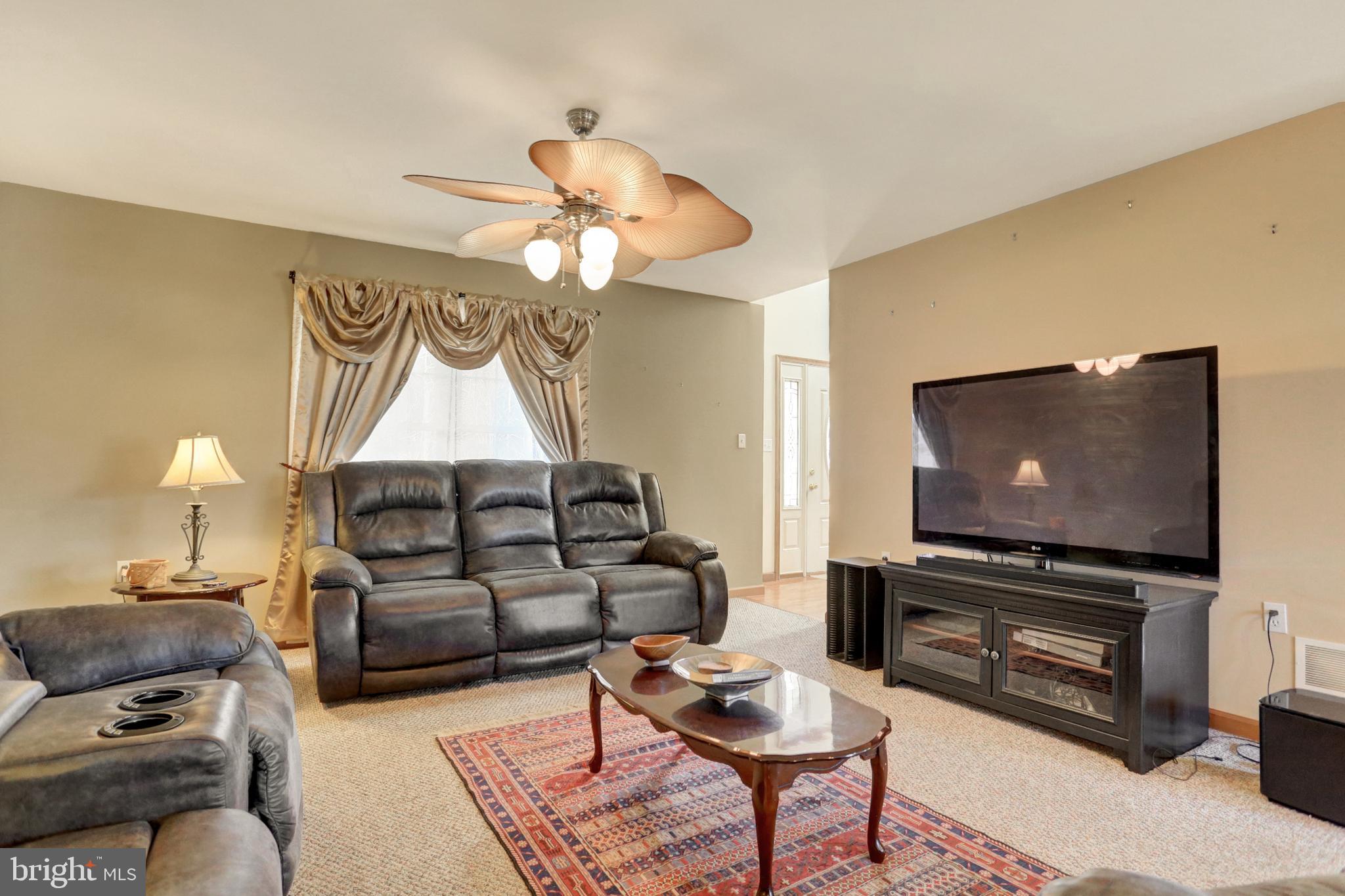 905 Silver Lake Road Lewisberry, PA 17339 - Photo 20 of 54 Living room - level 1