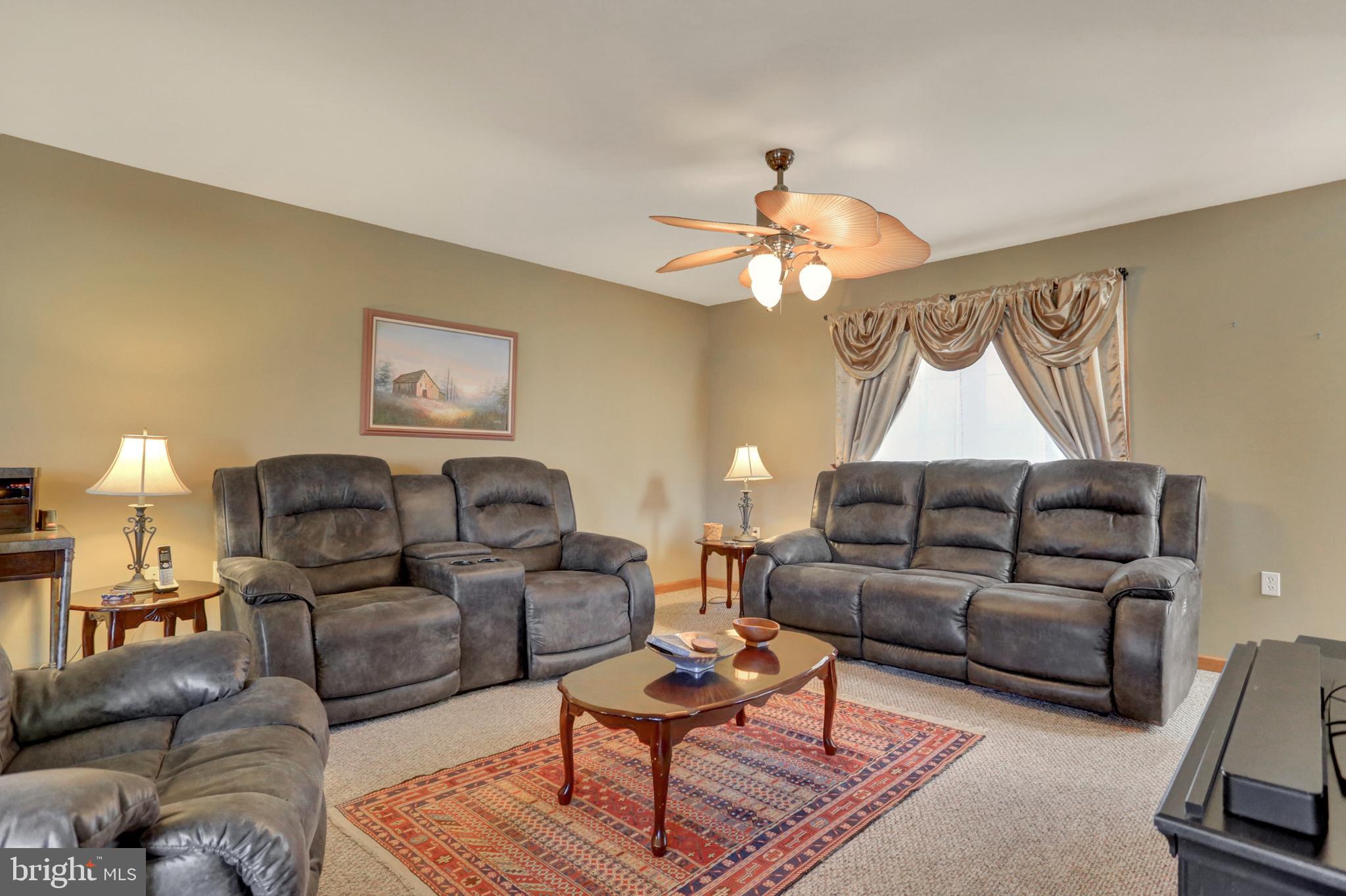 905 Silver Lake Road Lewisberry, PA 17339 - Photo 21 of 54 Living room - level 1