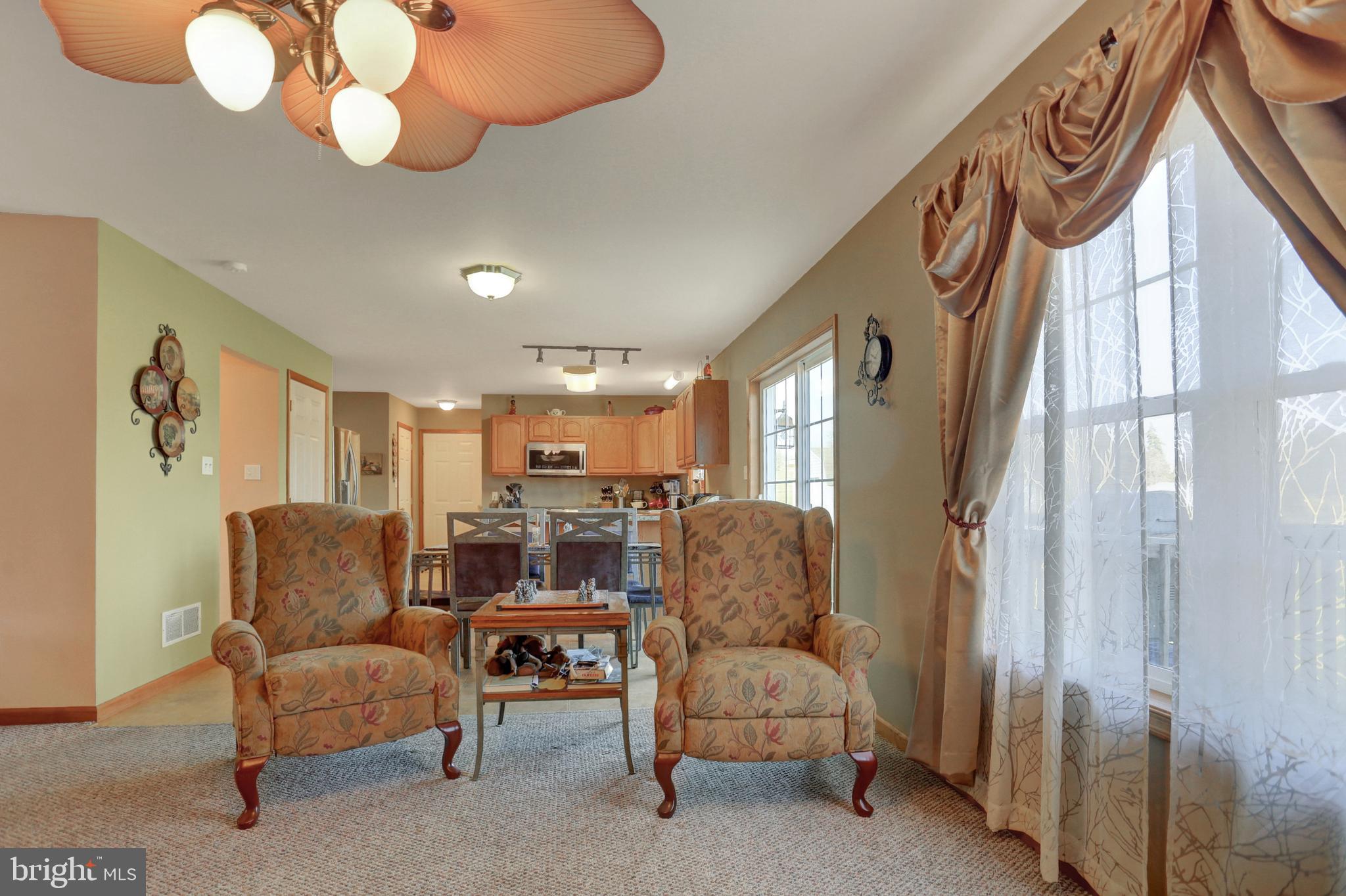 905 Silver Lake Road Lewisberry, PA 17339 - Photo 23 of 54 Living room - level 1