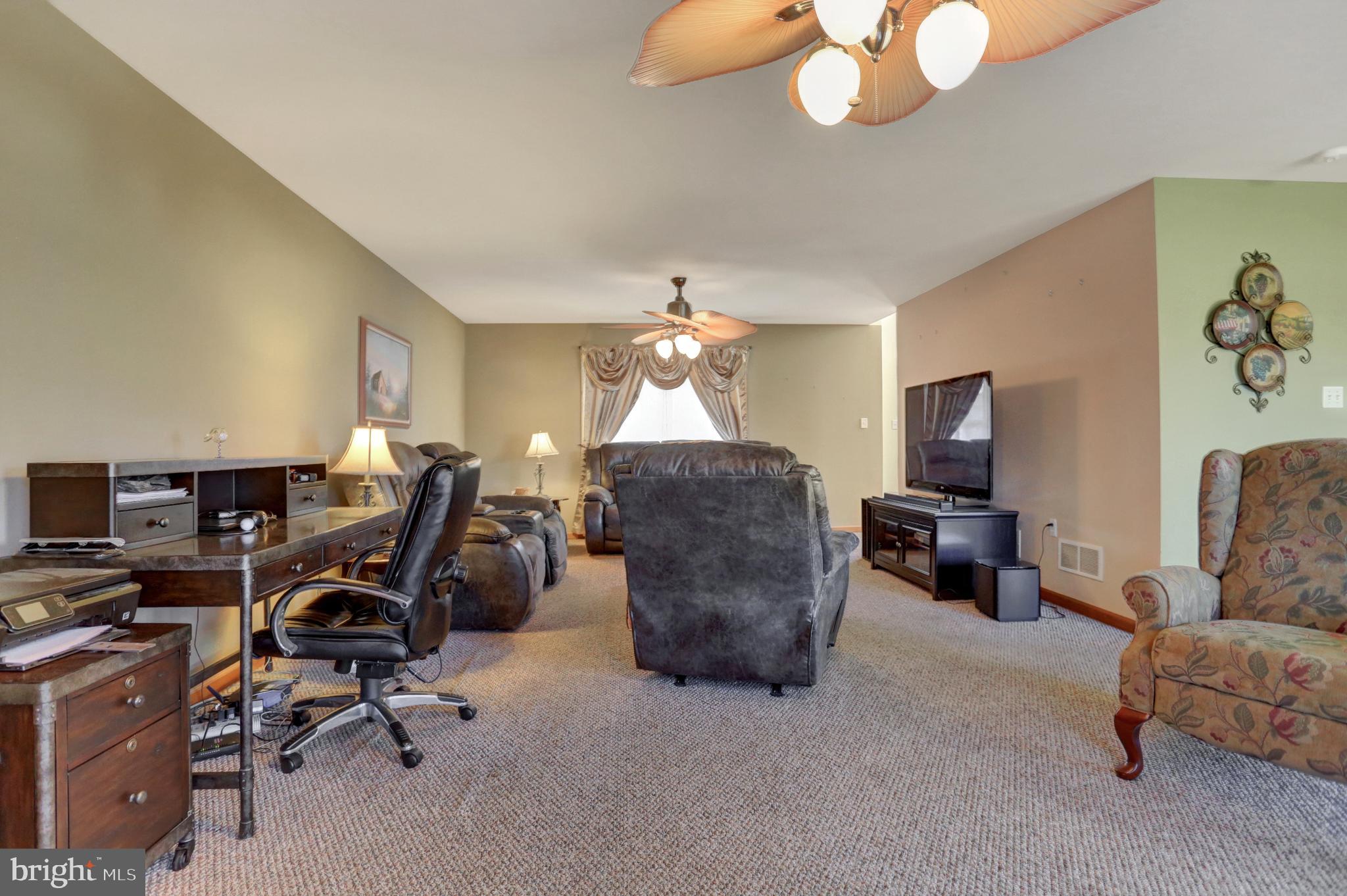 905 Silver Lake Road Lewisberry, PA 17339 - Photo 24 of 54 Living room - level 1