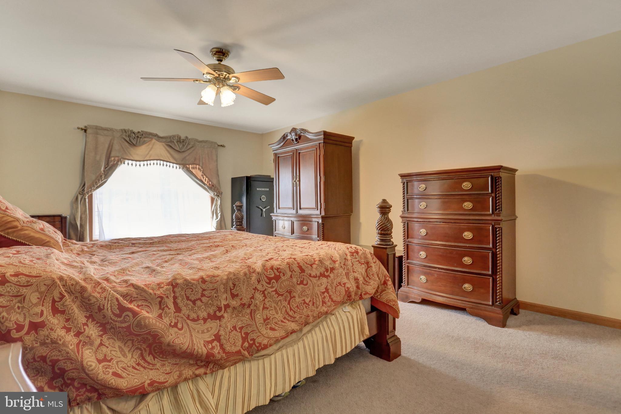 905 Silver Lake Road Lewisberry, PA 17339 - Photo 27 of 54 MBR with full bath and WIC - level 2
