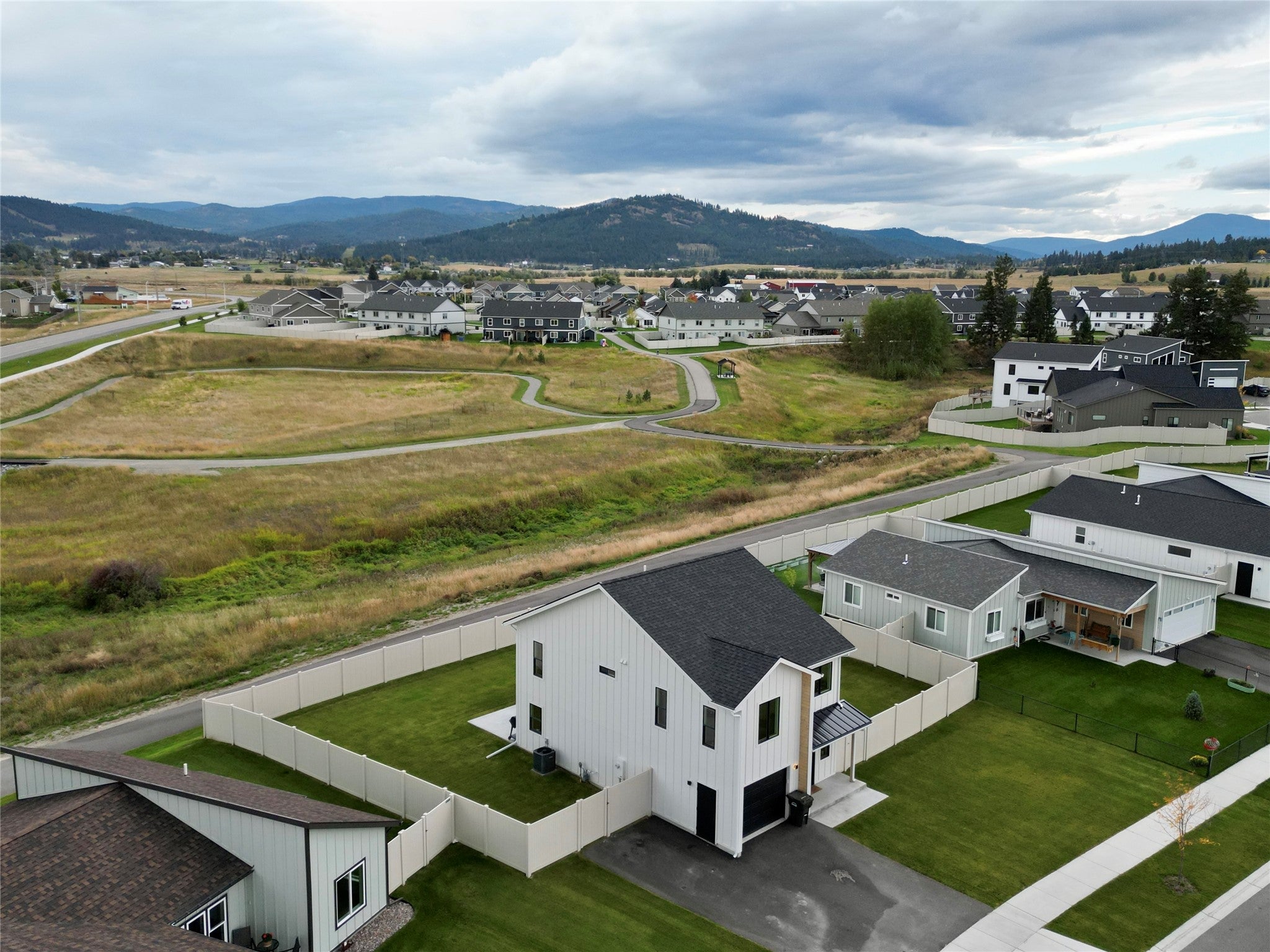 832 Bearhat Mountain Road Kalispell, MT 59901 - Photo 9 of 53 Gallery Image 9