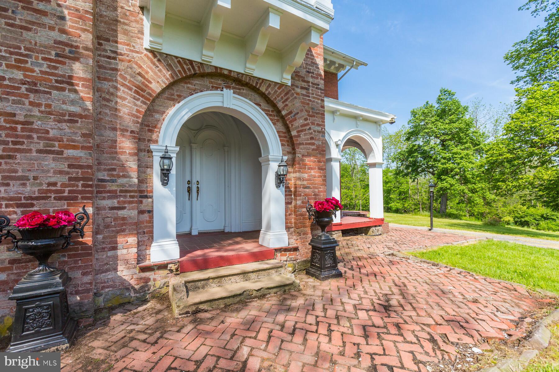 1800 Trevanion Road Taneytown, MD 21787 - Photo 4 of 36 Welcoming front alcove