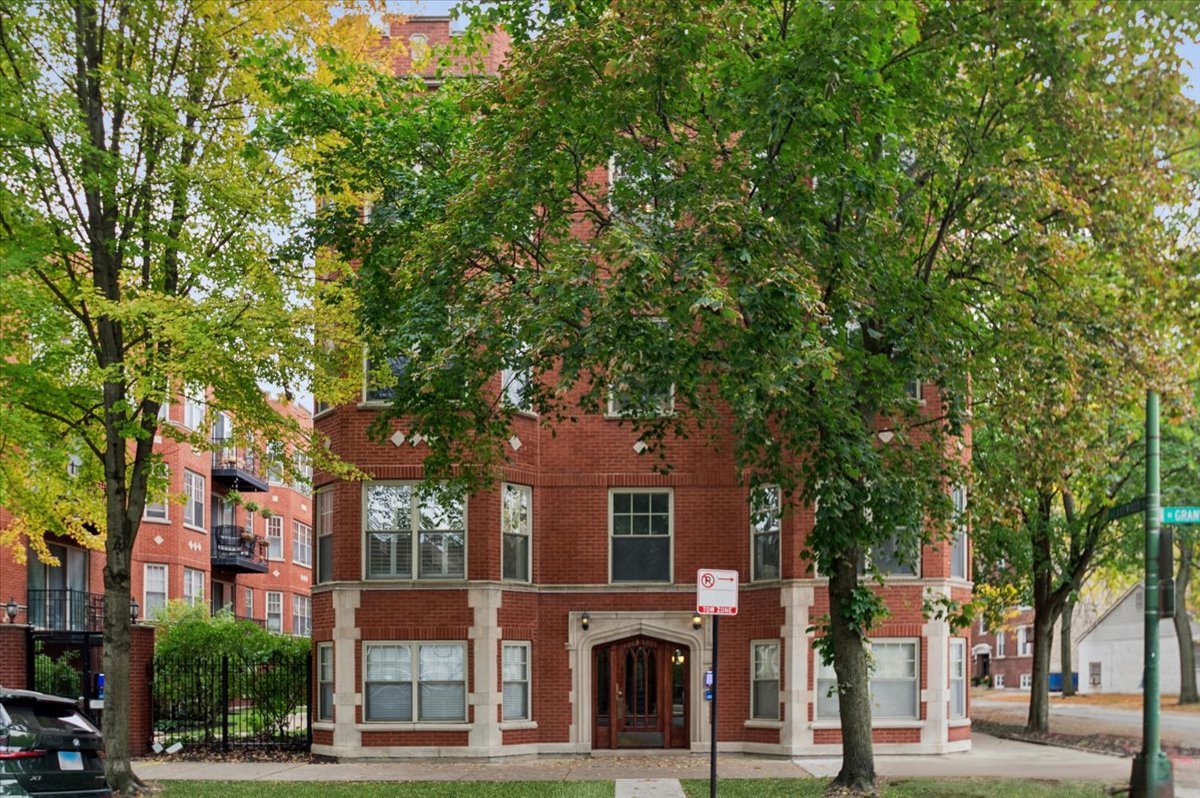 1265 West Granville Avenue, Unit 3 Chicago, IL 60660 - Photo 1 of 15 a view of a city street from a building