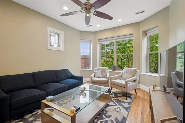 $385,000 | 1265 West Granville Avenue, Unit 3, Chicago, IL 60660