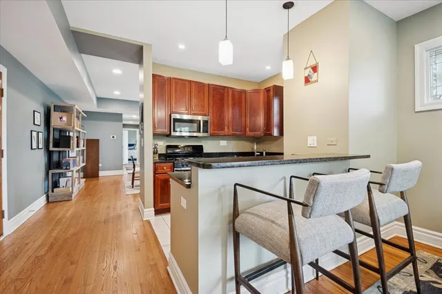 $385,000 | 1265 West Granville Avenue, Unit 3, Chicago, IL 60660