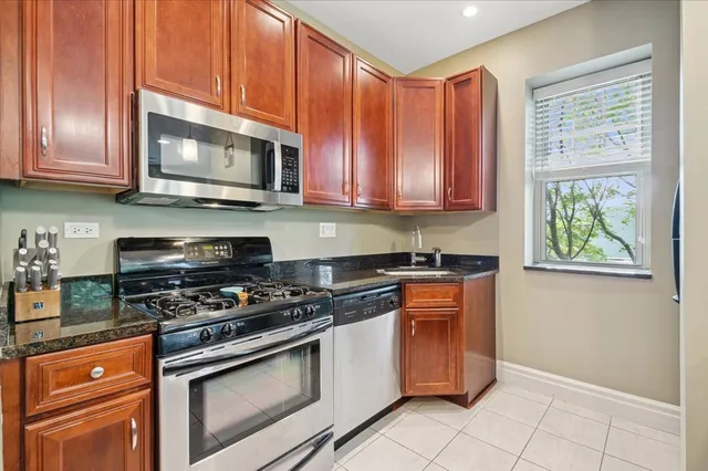 $385,000 | 1265 West Granville Avenue, Unit 3, Chicago, IL 60660