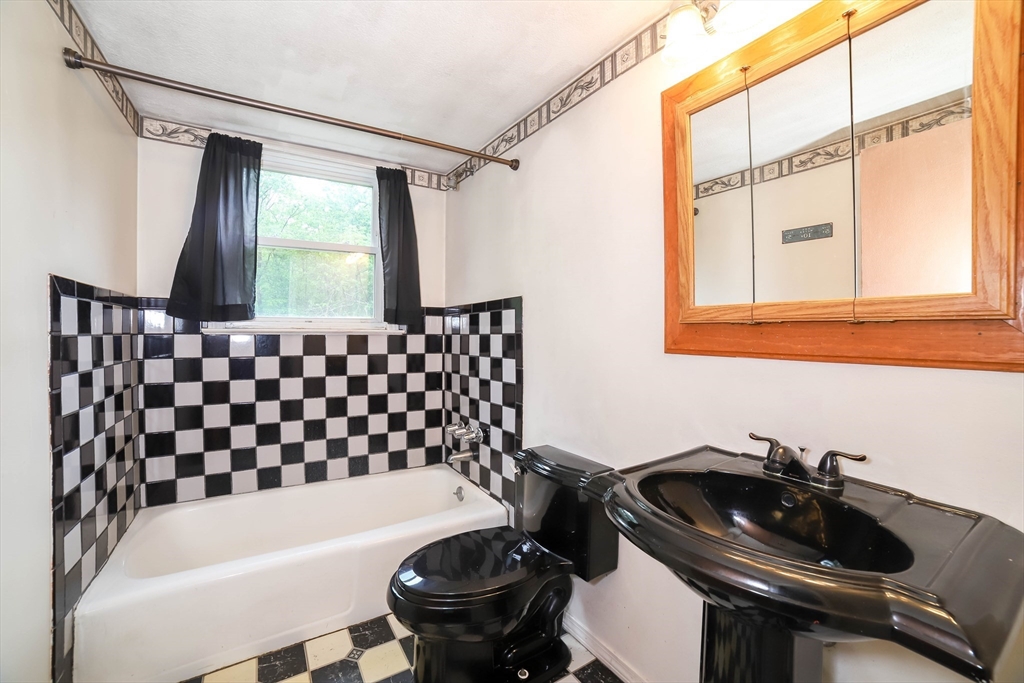213 Nashua Road Billerica, MA 01862 - Photo 13 of 31 Gallery Image 13