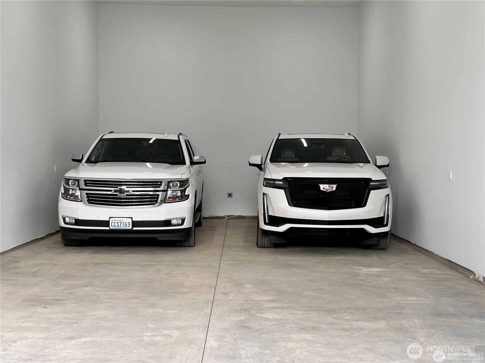 9842 West 9th Road Northwest, Unit A4 Quincy, WA 98848 - Photo 2 of 15 a car parked in a room