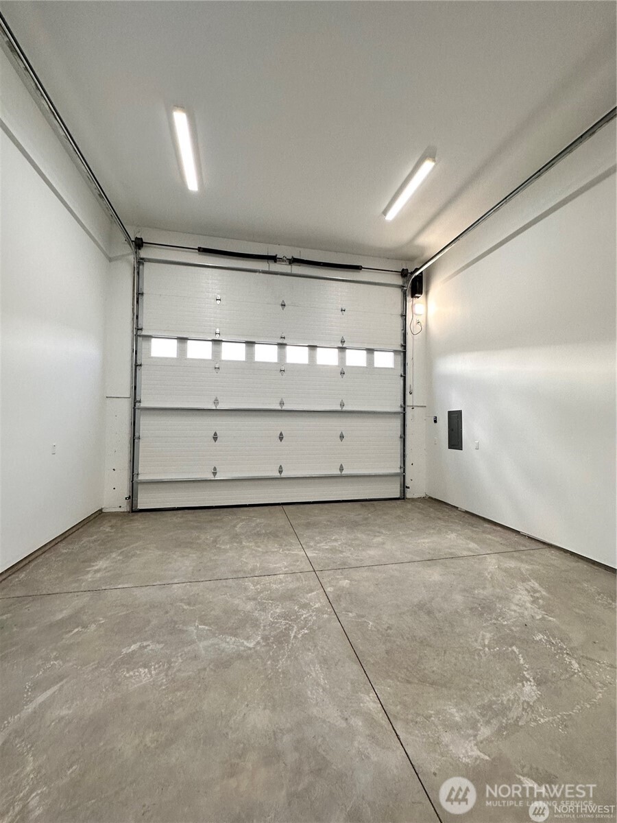 9842 West 9th Road Northwest, Unit A4 Quincy, WA 98848 - Photo 4 of 15 a view of a garage