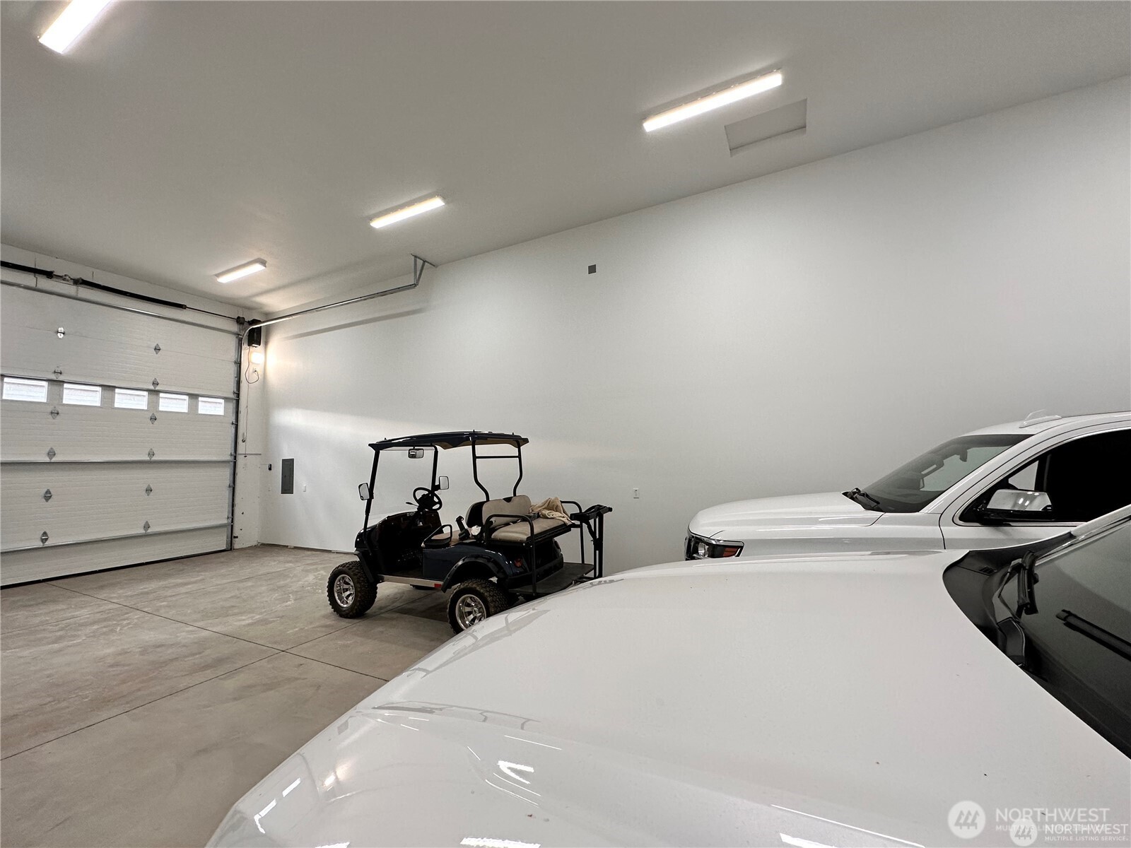 9842 West 9th Road Northwest, Unit A4 Quincy, WA 98848 - Photo 5 of 15 a bed room with a bed and gym machine