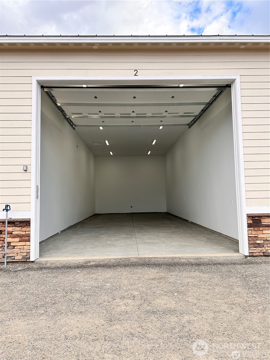 9842 West 9th Road Northwest, Unit A4 Quincy, WA 98848 - Photo 10 of 15 a view of an empty room