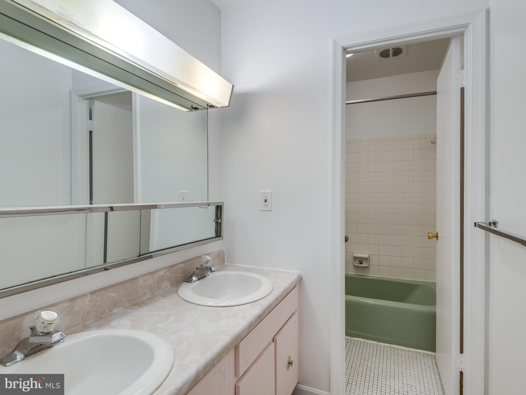 11022 Saffold Way Reston, VA 20190 - Photo 22 of 30 Bath