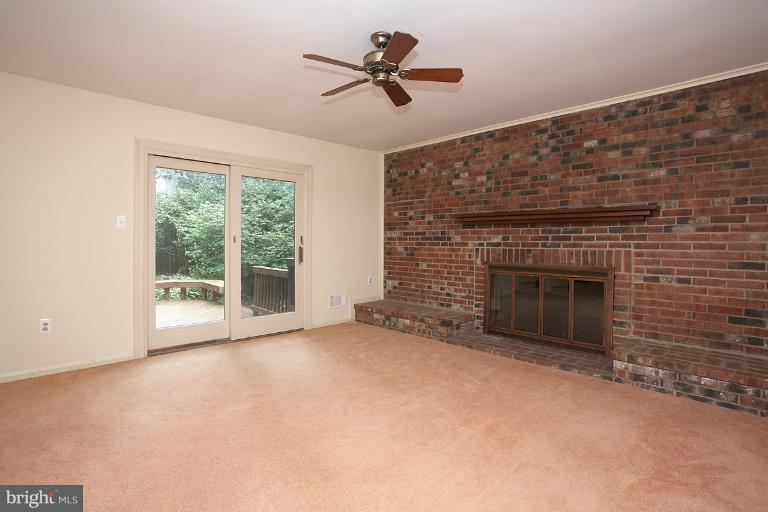 302 Summit Hall Road Gaithersburg, MD 20877 - Photo 4 of 23 Family Room